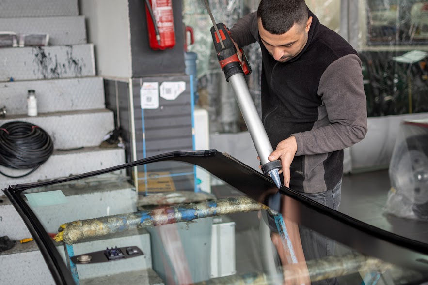 auto glass repair and replacement services in Surrey